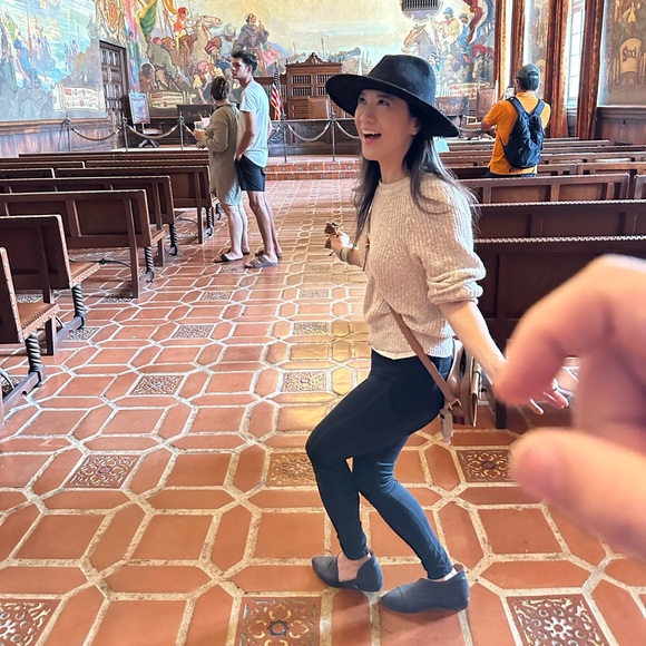 Meet your Posher, Vivian - Picture 1 of 1